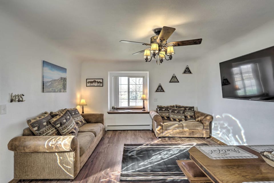'The Cabin' at Grand Valley Getaway w/ Grill! Cabin in Grand Junction