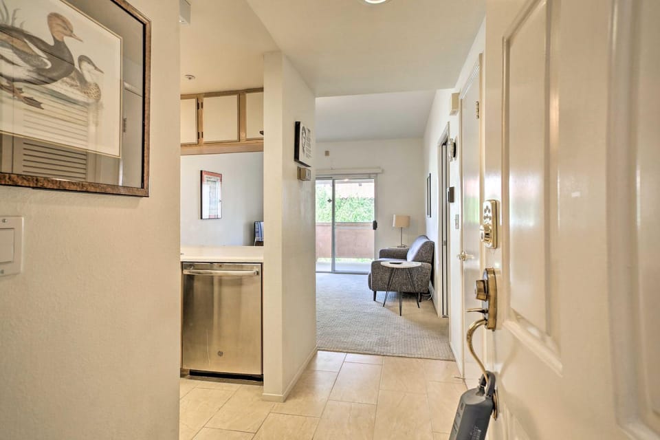 1 Mi to Dtwn Cathedral City: Condo w/ Balcony House in Cathedral City