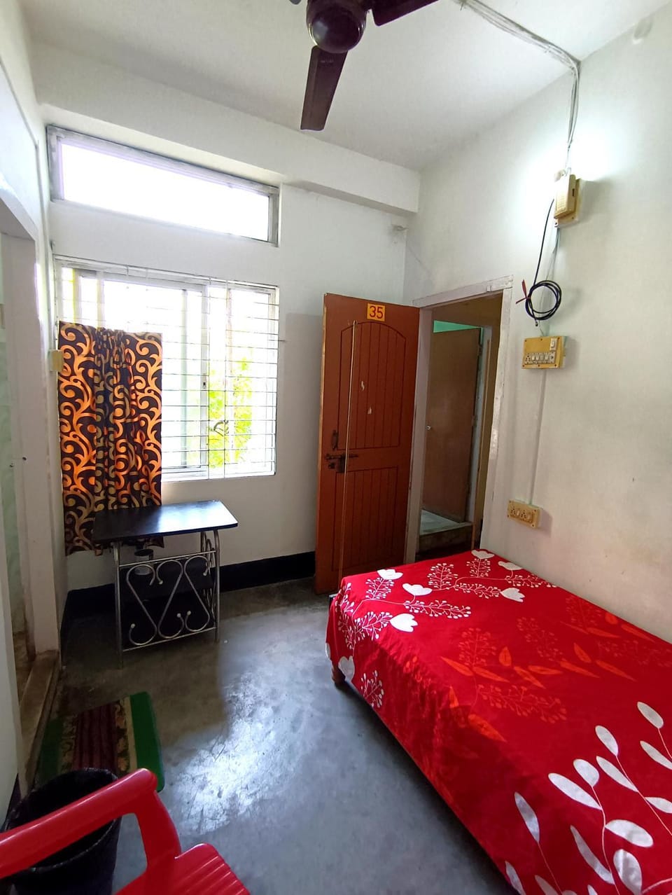 Bed, Living room, Photo of the whole room, Bedroom, hair dresser