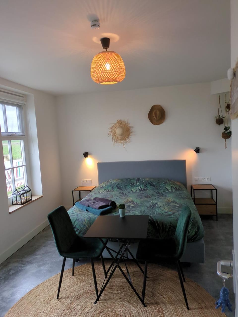 Bed, Seating area, Bedroom
