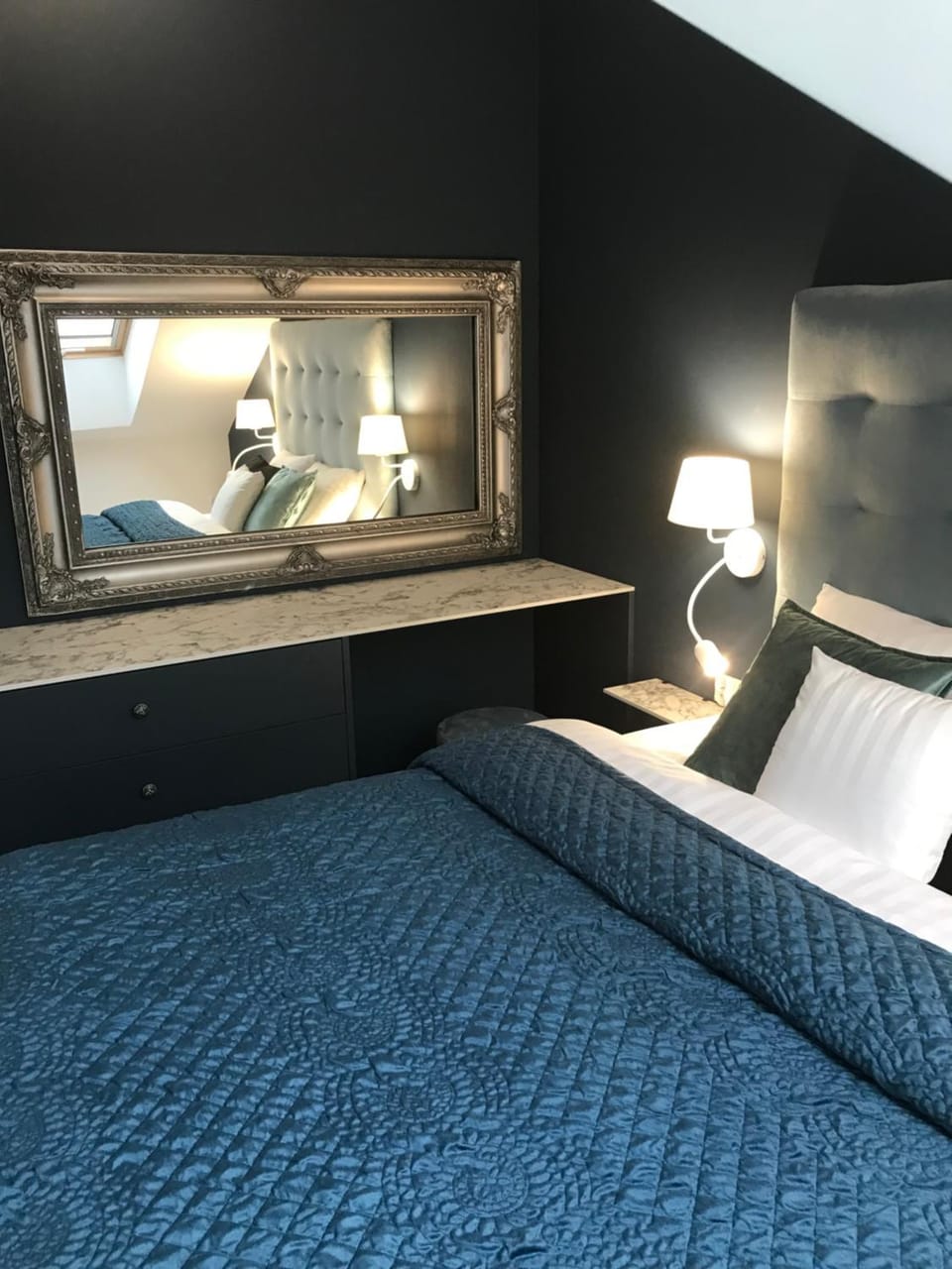 Photo of the whole room, Bedroom