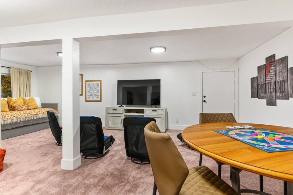 Tanner Basin Retreat House in West Linn