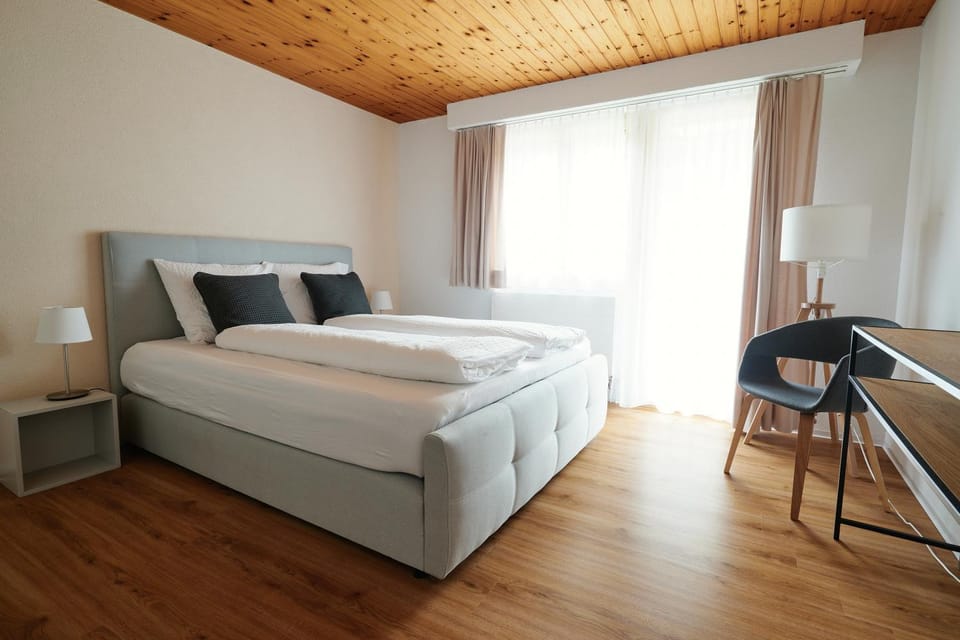 Photo of the whole room, Bedroom, towels