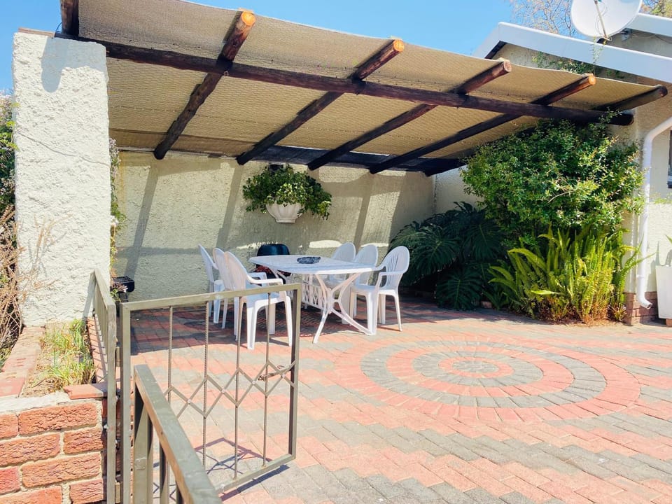 The Valley, tranquil 3 bedroom home with pool Villa in Sandton