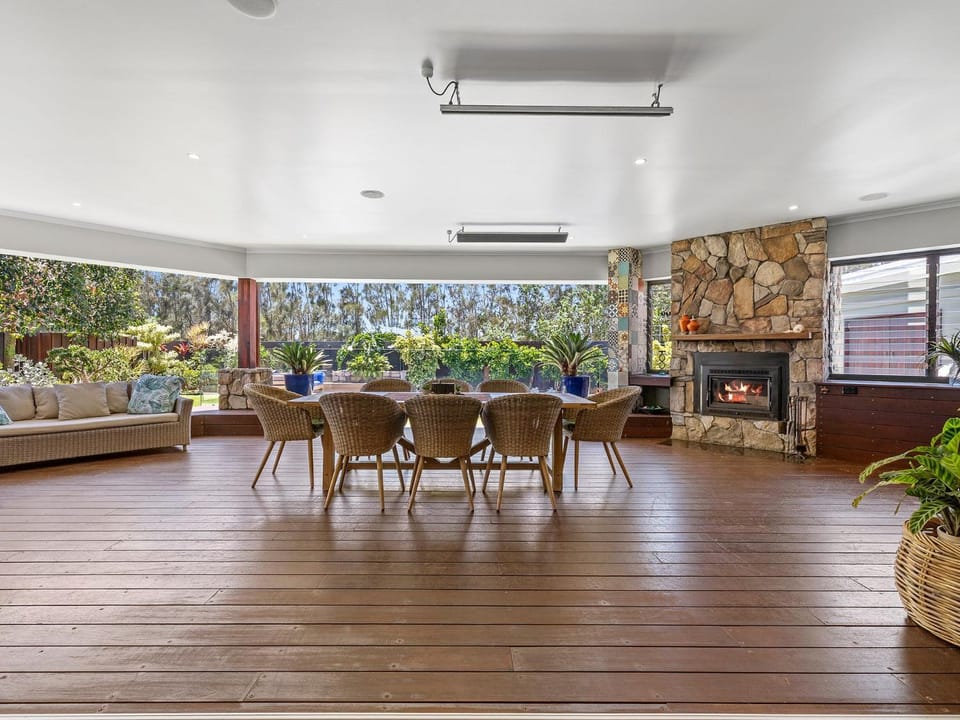 The Doggy Beach House - with Heated Pool in Pottsville House in Pottsville