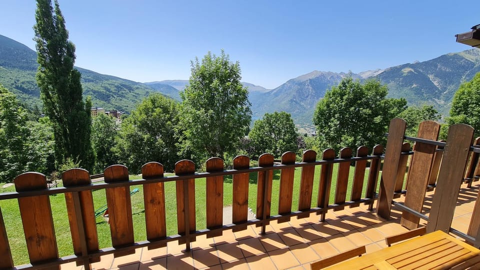 Tuhogarencerler sol y vistas Apartment in Catalonia