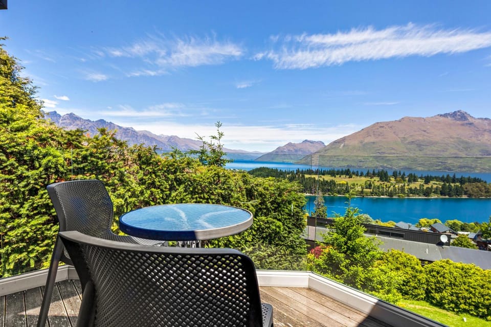 Day, Balcony/Terrace, Seating area, Dining area, Lake view, Mountain view