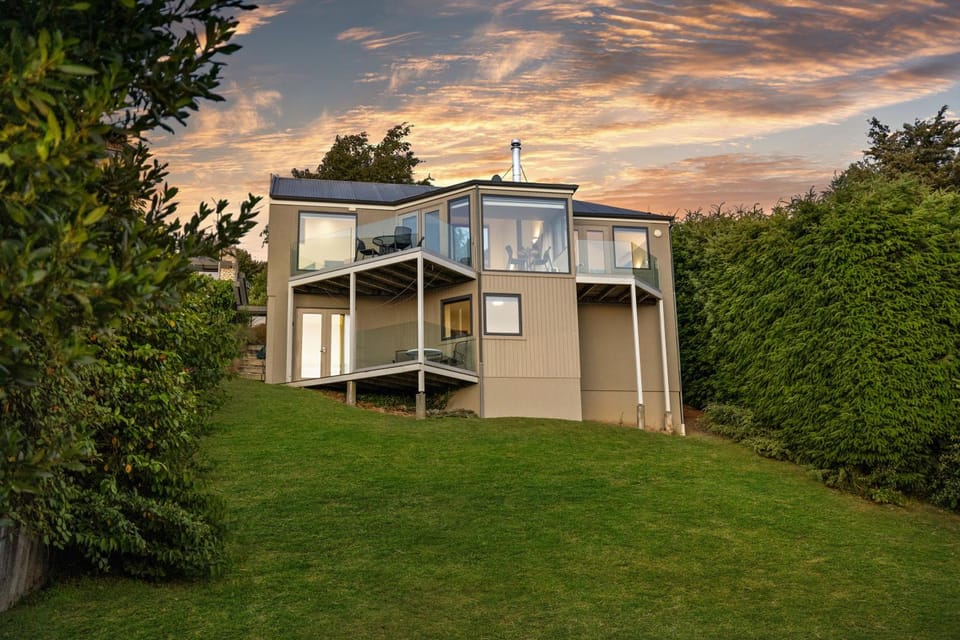 Property building, Spring, Day, Garden