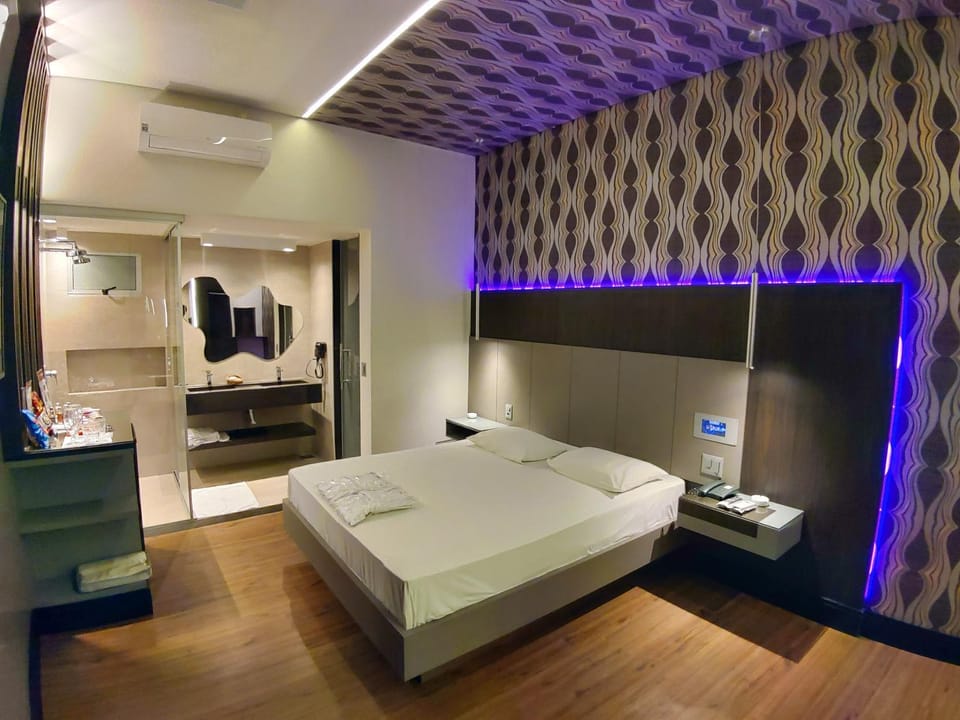 Bed, Photo of the whole room, Bedroom, air conditioner