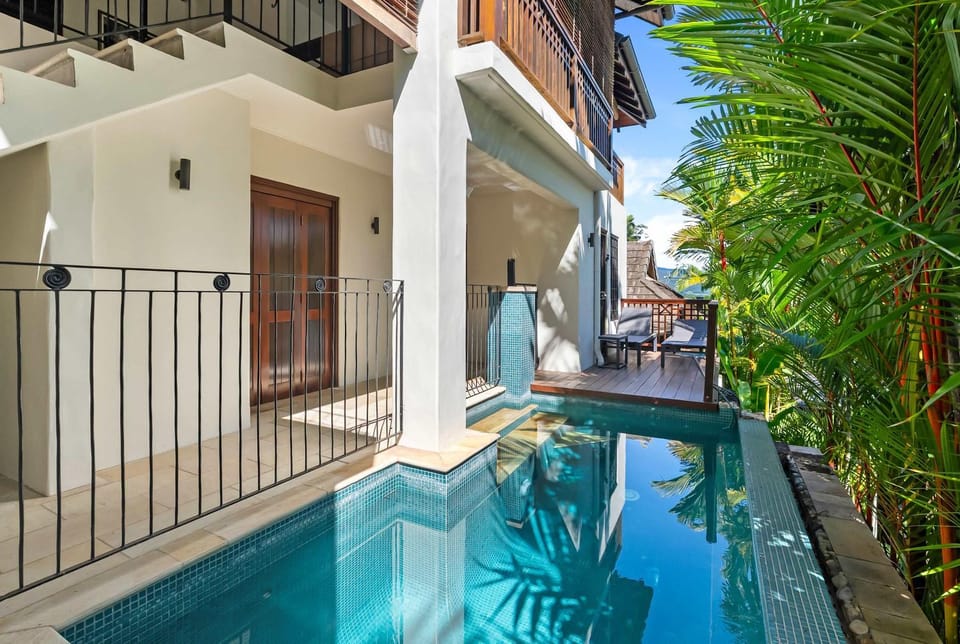 View (from property/room), Pool view, Swimming pool, sunbed
