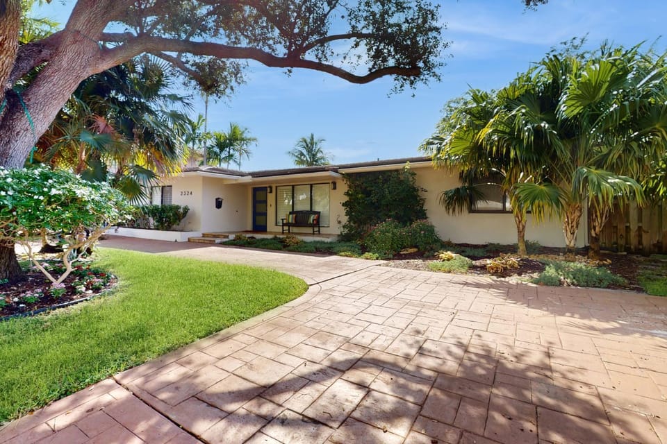 Middle River Lookout House in Fort Lauderdale