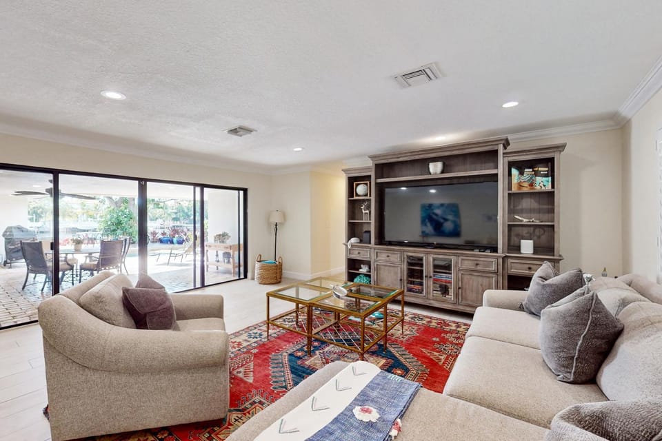 Middle River Lookout House in Fort Lauderdale