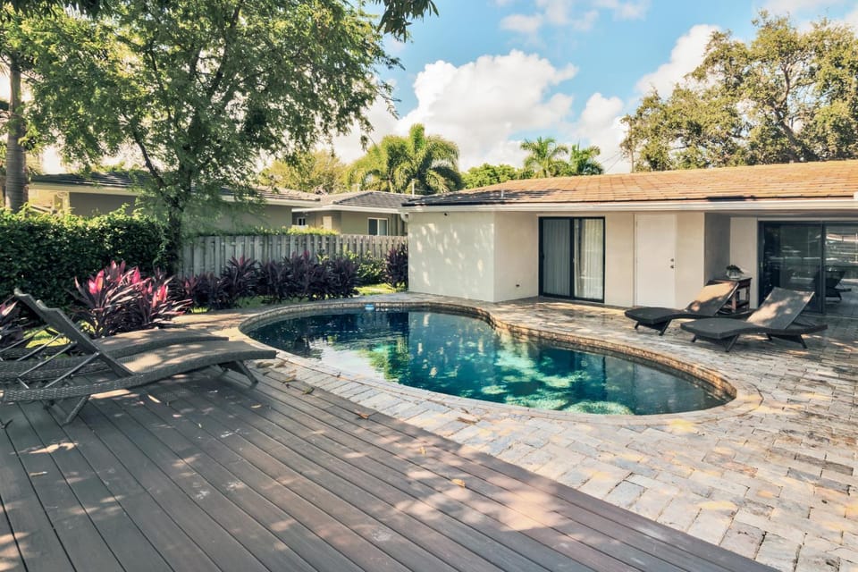 Middle River Lookout House in Fort Lauderdale