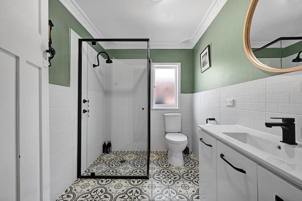 Bindi Cottage, Spacious & Unique, Opposite Pool House in Orange