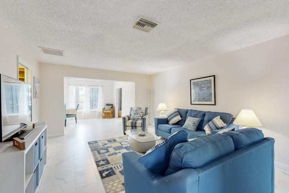 Tropical Fun House in Cape Coral