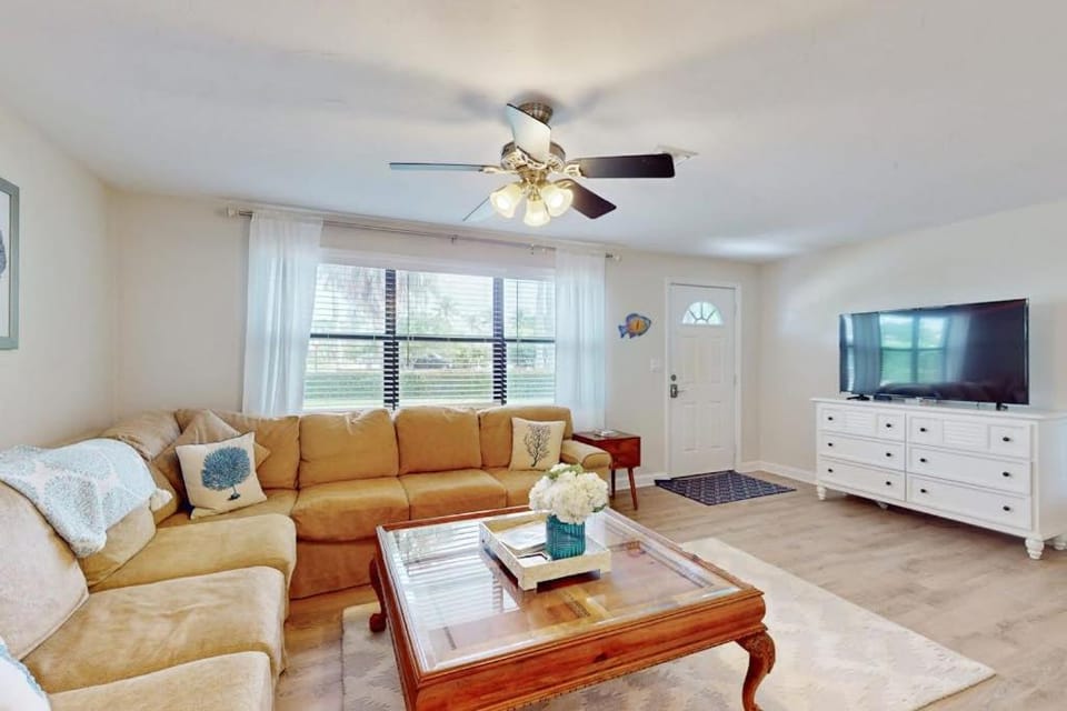 Breezy Bungalow House in Naples