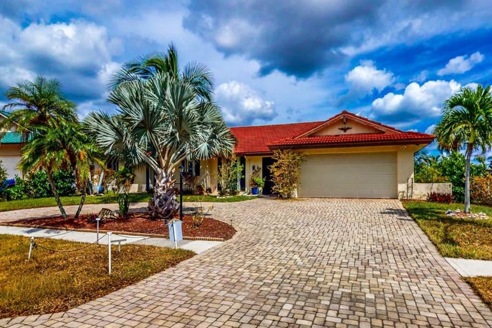 Marco Island Manor House in Marco Island