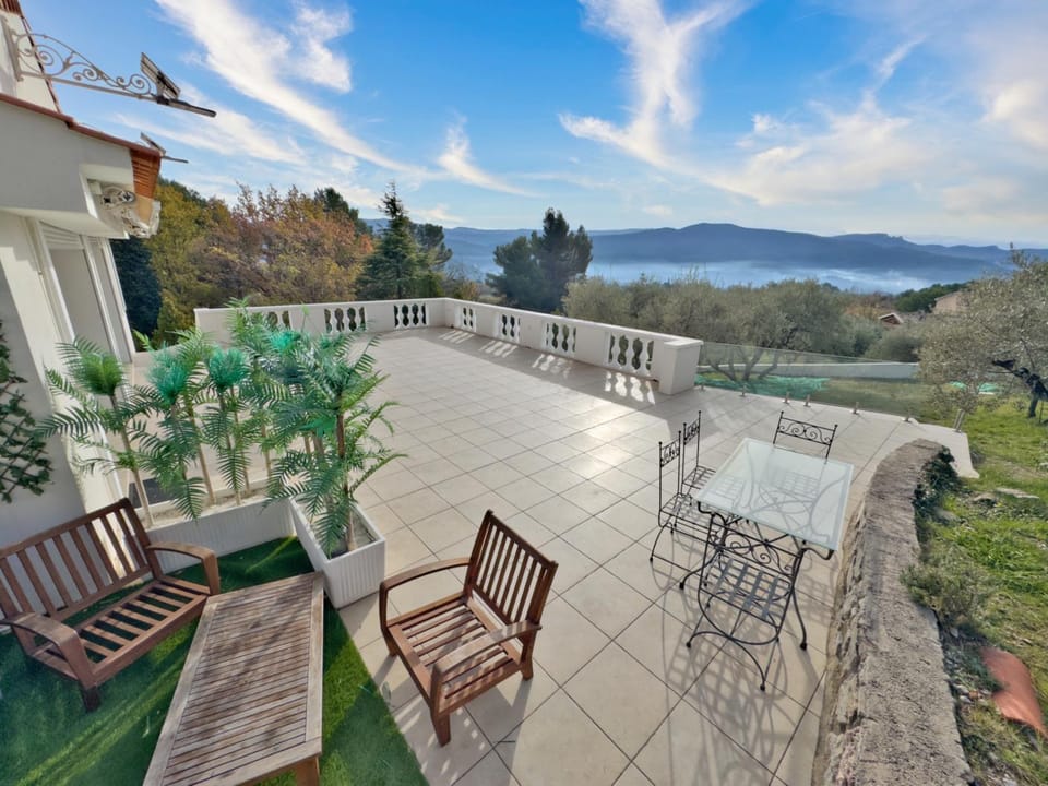 Patio, Natural landscape, View (from property/room), Balcony/Terrace, Dining area, Mountain view