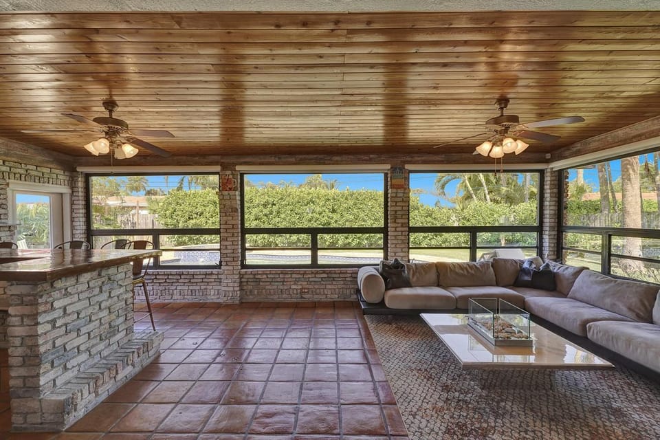 Alfresco Beach Getaway House in Pompano Beach