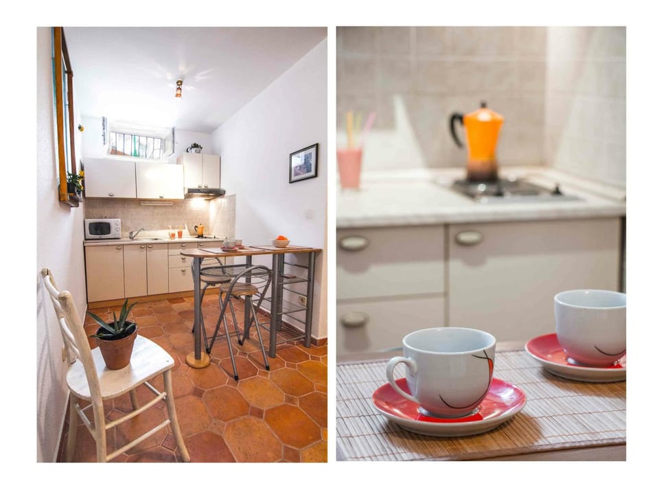 Coffee/tea facilities, Kitchen or kitchenette, Seating area