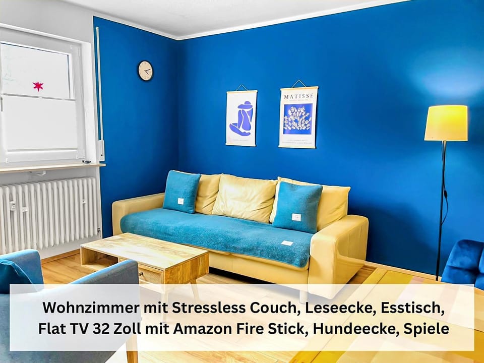 TV and multimedia, View (from property/room), Living room, Seating area, Dining area