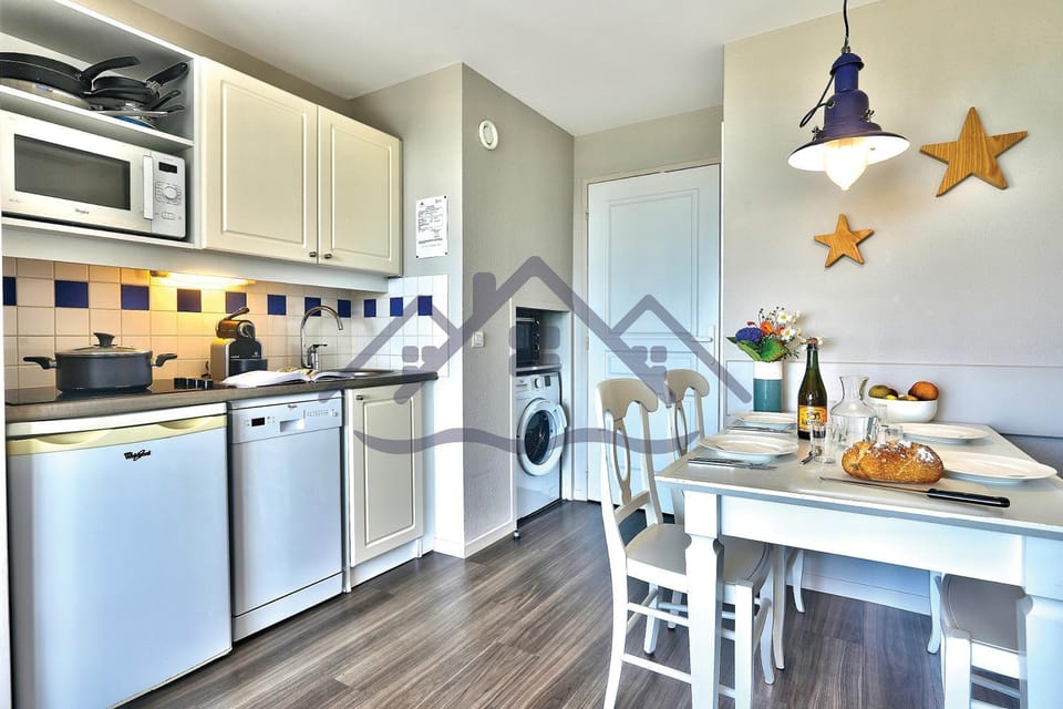 Kitchen or kitchenette, Dining area, dishwasher, minibar, pet friendly, toaster, washing machine, dryer