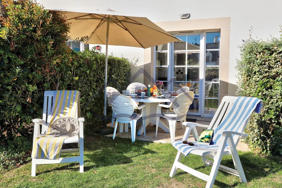 Seating area, Garden view