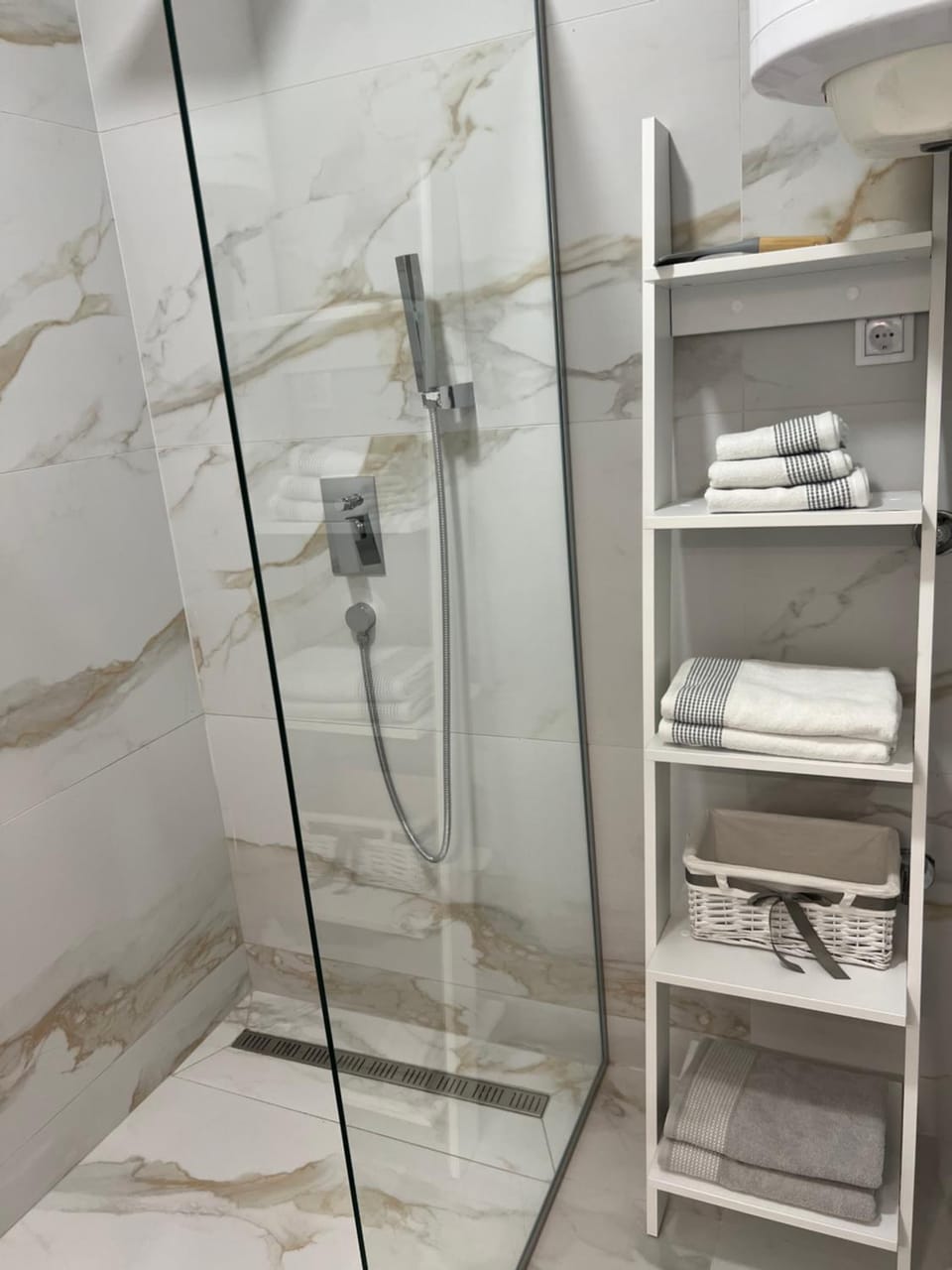 Shower, Bathroom, towels