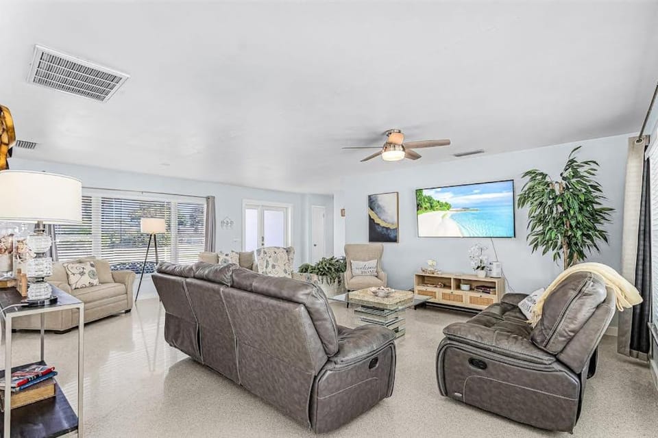 Waterfront Getaway House in Cape Coral