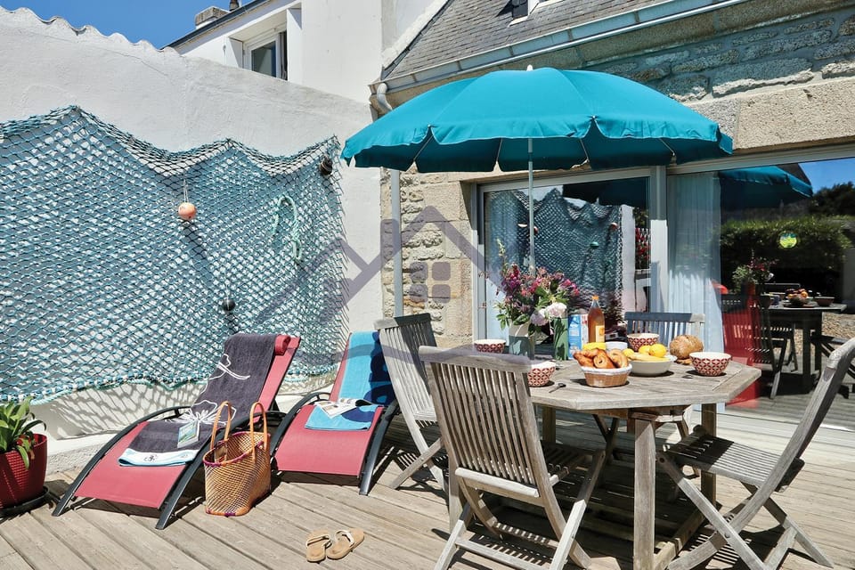 Patio, Dining area, sunbed