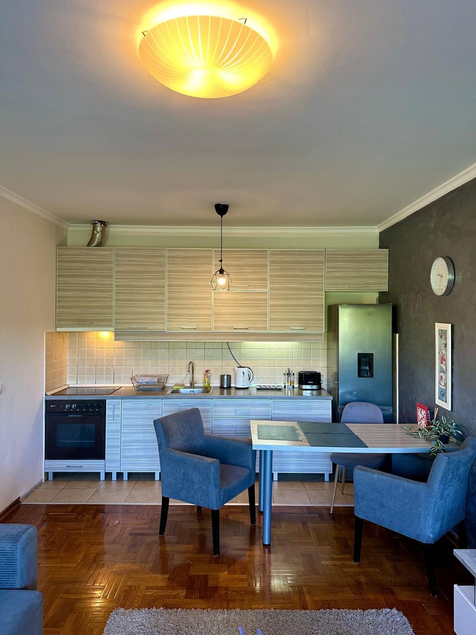 Kitchen or kitchenette, Seating area, Dining area