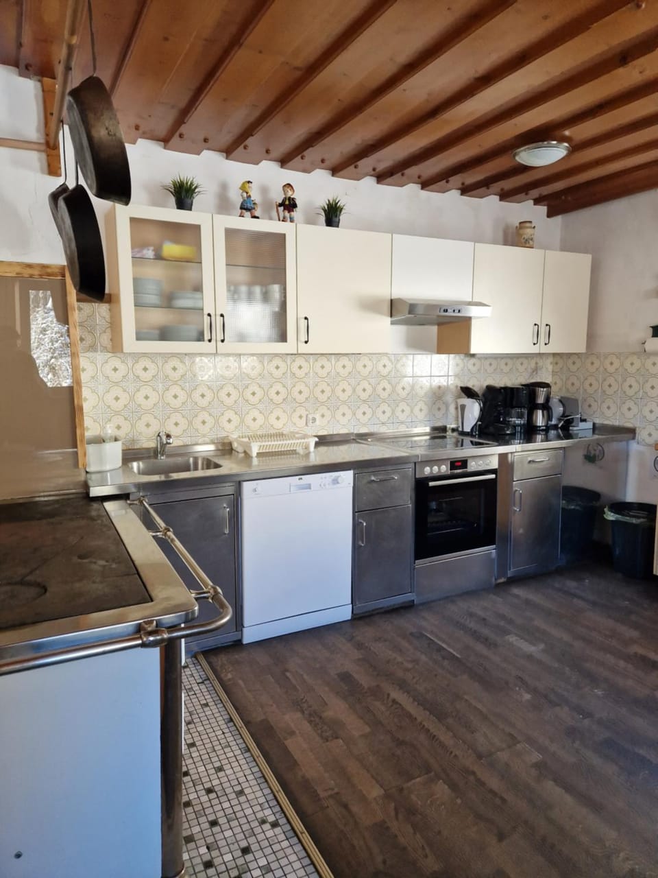 Kitchen or kitchenette, dishwasher, pet friendly, stove