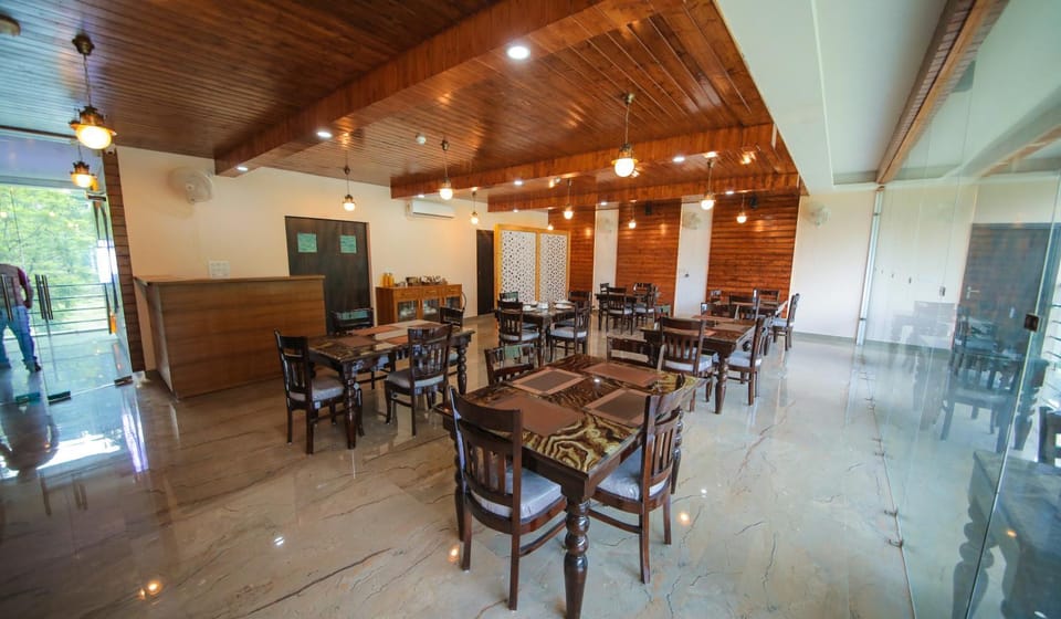 Restaurant/places to eat, Restaurant/places to eat