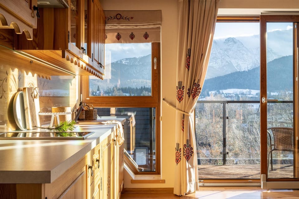 Kitchen or kitchenette, Dining area, Mountain view, stove