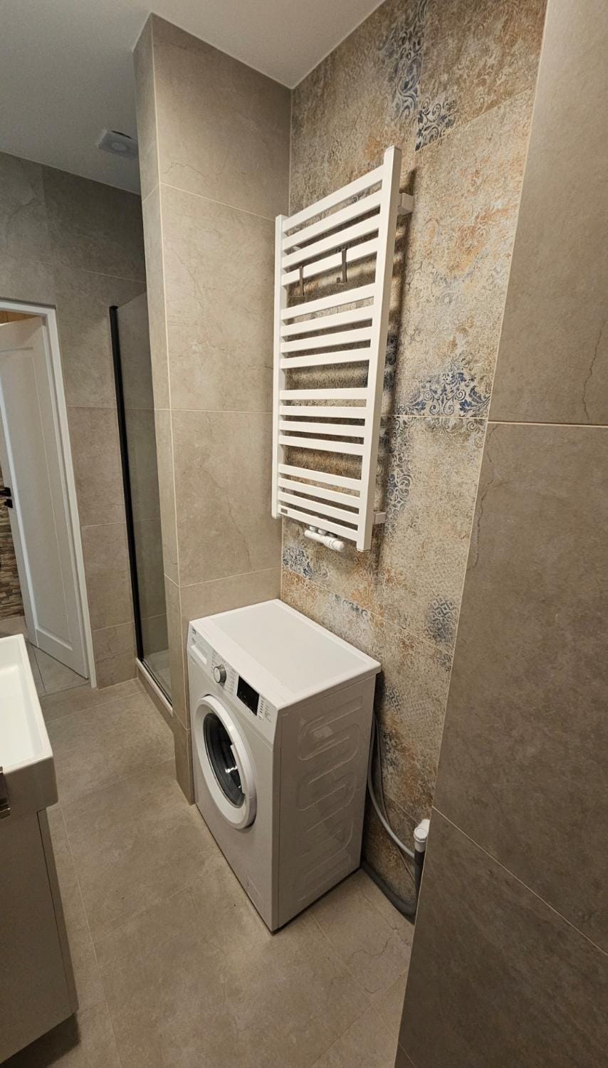 Bathroom, washing machine