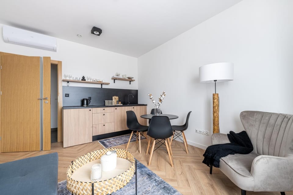 Kitchen or kitchenette, Living room, Seating area, Dining area