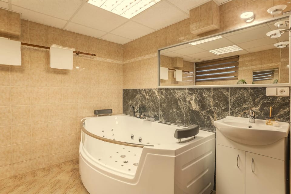Hot Tub, Spa and wellness centre/facilities