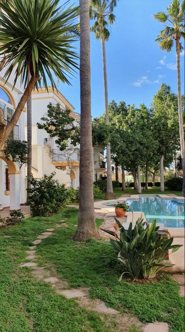 Garden, Swimming pool