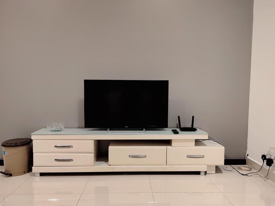 TV and multimedia, Living room, Evening entertainment, Entertainment, Family, locker, air conditioner