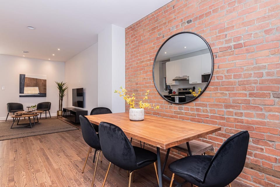 TV and multimedia, Living room, Seating area, Dining area