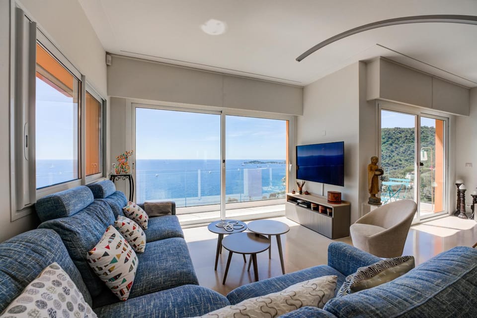 Natural landscape, TV and multimedia, Living room, Seating area, Sea view
