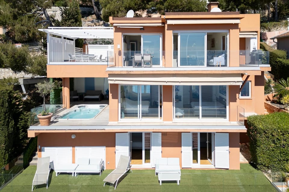 Property building, Patio, Garden, View (from property/room), Balcony/Terrace, Garden view, Pool view, Swimming pool, sunbed