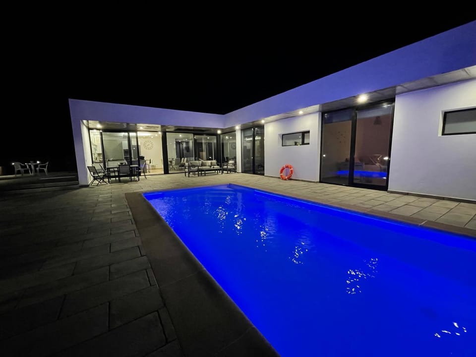 Swimming pool, Swimming pool