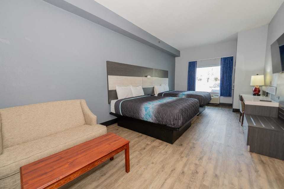 Jamestown inn & Suites Hotel in Riverdale