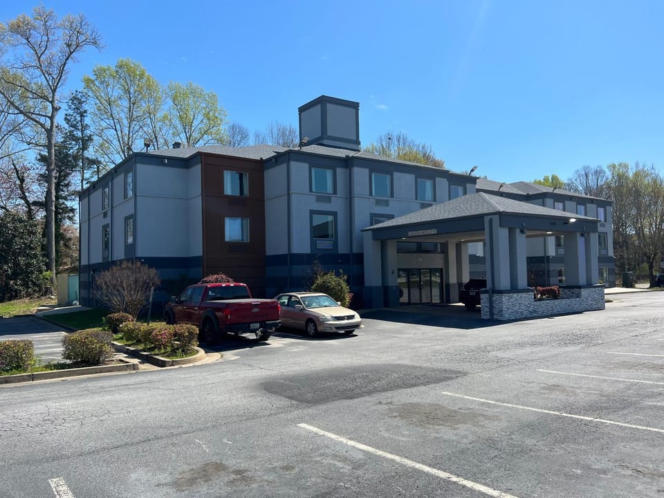 Property building, Day, Location, Parking