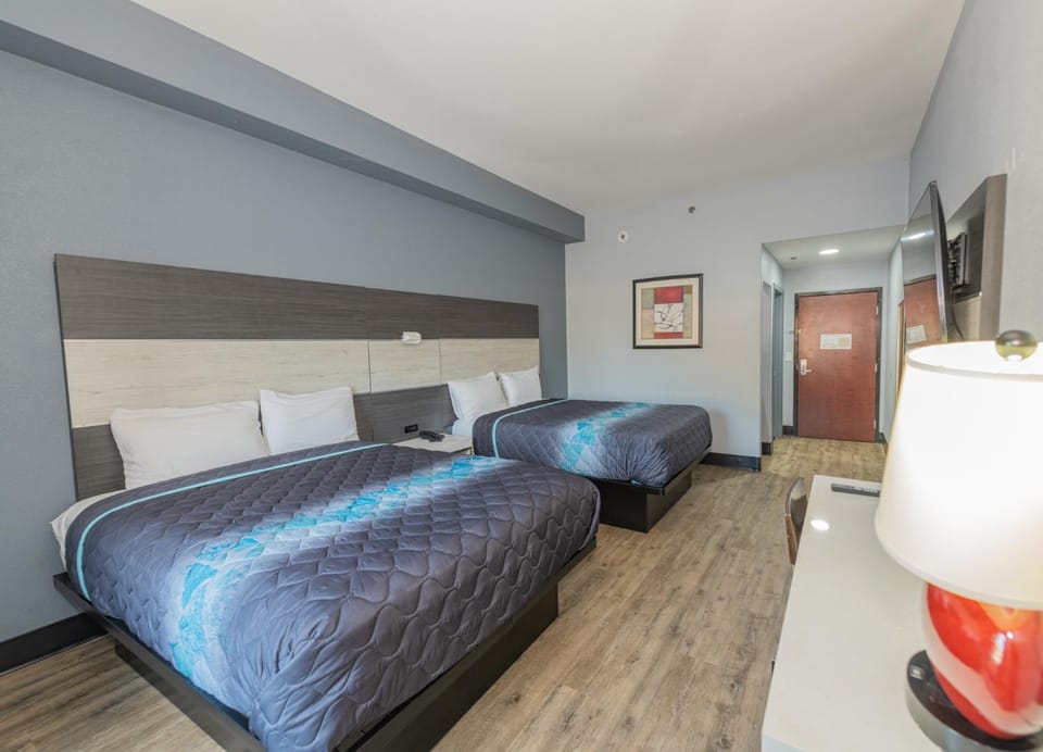 Jamestown inn & Suites Hotel in Riverdale