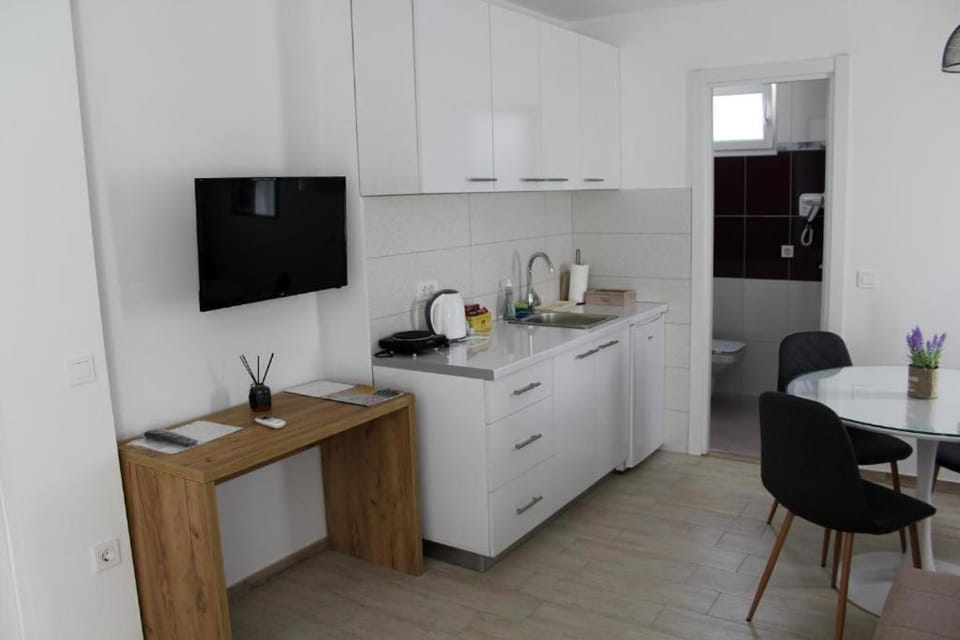 TV and multimedia, Kitchen or kitchenette, Dining area