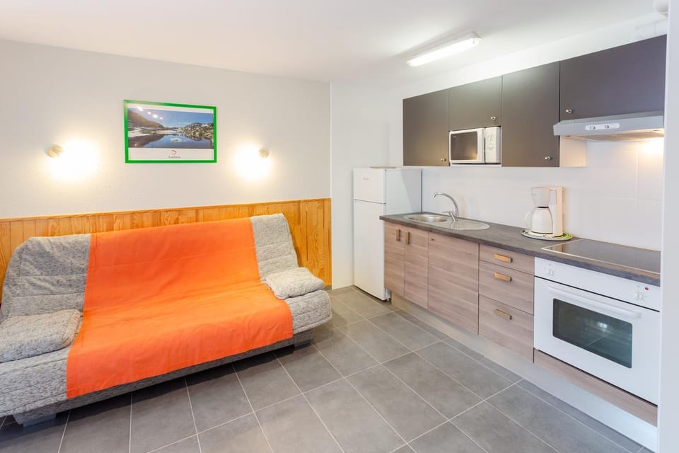 Kitchen or kitchenette, Living room, Seating area