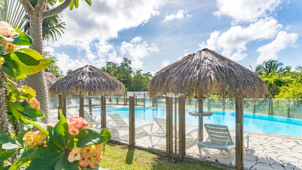 Swimming pool, sunbed