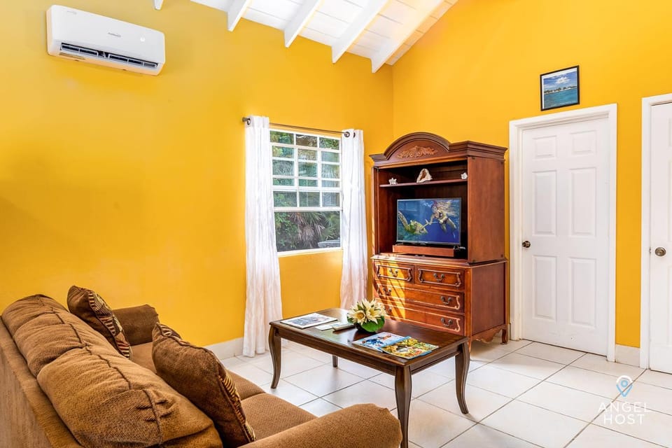 Chalk Sound Beach Residences Near Sapodilla Bay Beach by Angel Host! House in Turks and Caicos Islands
